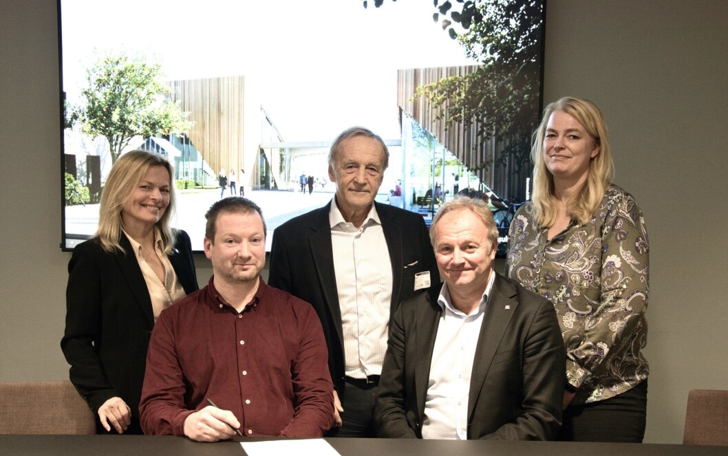 SLUKT: SG arkitektur er kjøpt av Norconsult. F.v: Kate Holm, Ove Mork, ekstern rådgiver Per Christian Gomnæs, Bård Sverre Hernes og Thora Heieraas. Foto: Norconsult SLUKT: SG arkitektur er kjøpt av Norconsult. F.v: Kate Holm, Ove Mork, ekstern rådgiver Per Christian Gomnæs, Bård Sverre Hernes og Thora Heieraas. Foto: Norconsult