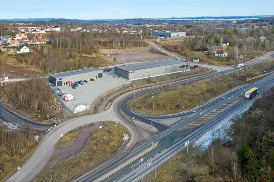 FULLT UTLEID: Byggene er 100 prosent utleid til Drammen Bilutleie AS (Avis) og Gundersen Bilservice. Foto: Q4 Næringsmegling