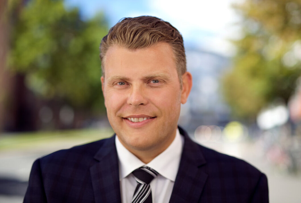 FORNØYD: - Jeg kommer hjem, sier tidligere justisminister Jøran Kallmyr om returen til sin gamle advokatjobb i Ræder.(FOTO: CF Wesenberg@kolonihaven)Jøran Kallmyr ræder FORNØYD: - Jeg kommer hjem, sier tidligere justisminister Jøran Kallmyr om returen til sin gamle advokatjobb i Ræder.(FOTO: CF Wesenberg@kolonihaven)Jøran Kallmyr ræder