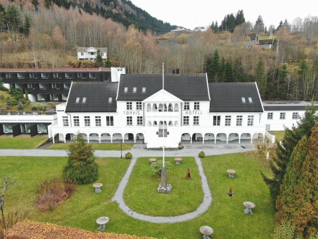 SELGES: Tørvis Hotell ligger ute til 13 millioner kroner, og er ett av mange som søker ny eier. SELGES: Tørvis Hotell ligger ute til 13 millioner kroner, og er ett av mange som søker ny eier.