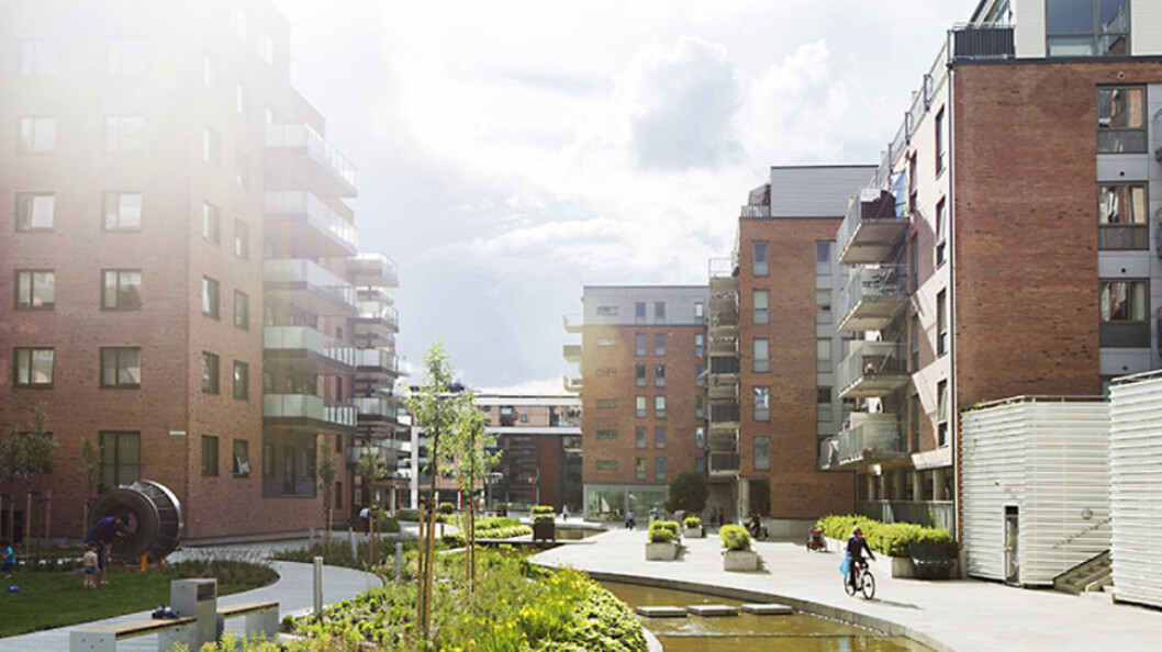 BEKLAGELIG: Gjeldende regelverk åpner ikke for at utbygger kan beholde kontrollen på de usolgte delene av et eierseksjonssameie i en overgangsperiode etter overlevering av første byggetrinn og frem til ferdigstillelse. Dette kunne lovgiver nå regulert på en hensiktsmessig måte i ny eierseksjonslov, men dessverre ble det ikke slik, skriver artikkelforfatterne.(ill. foto) BEKLAGELIG: Gjeldende regelverk åpner ikke for at utbygger kan beholde kontrollen på de usolgte delene av et eierseksjonssameie i en overgangsperiode etter overlevering av første byggetrinn og frem til ferdigstillelse. Dette kunne lovgiver nå regulert på en hensiktsmessig måte i ny eierseksjonslov, men dessverre ble det ikke slik, skriver artikkelforfatterne.(ill. foto)