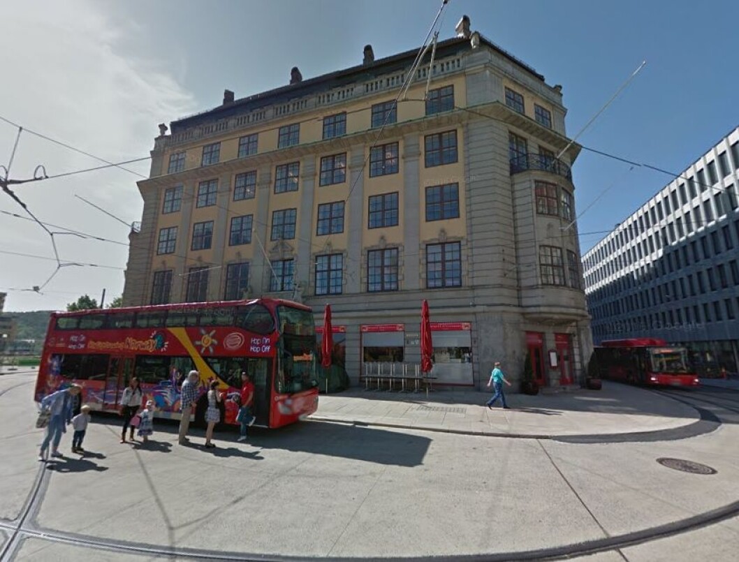 Ifølge Byantikvaren står Jernbanetorget 2 som en bauta for Oslos byhistorie og hele nasjonens sjøfartshistorie. (Foto: Google Street View) Ifølge Byantikvaren står Jernbanetorget 2 som en bauta for Oslos byhistorie og hele nasjonens sjøfartshistorie. (Foto: Google Street View)