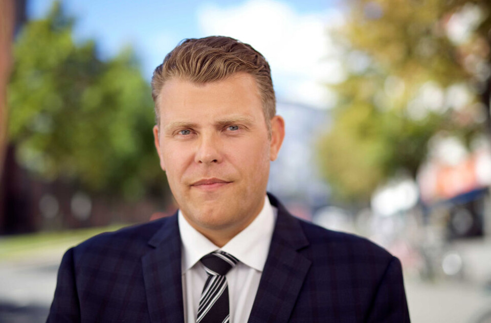 STORE KONSEKVENSER: - Fra 1. juli trer en ny lovbestemmelse i kraft, som gjør at det får ganske store konsekvenser for kommunen å bryte 12 ukers fristen i byggesaker, sier advokat Jøran Kallmyr i Advokatfirma Ræder DA. STORE KONSEKVENSER: - Fra 1. juli trer en ny lovbestemmelse i kraft, som gjør at det får ganske store konsekvenser for kommunen å bryte 12 ukers fristen i byggesaker, sier advokat Jøran Kallmyr i Advokatfirma Ræder DA.