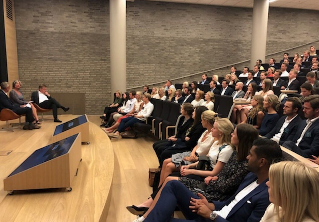 Over 200 medlemmer av Ung i Næringseiendom var på foreningens 15. treff hos DNB i Bjørvika. Over 200 medlemmer av Ung i Næringseiendom var på foreningens 15. treff hos DNB i Bjørvika.