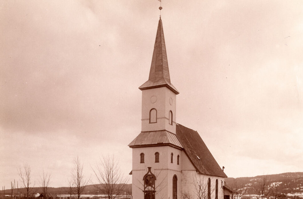 FIKK EN BRØKDEL: Lørenskog kommune tok i bruk eksproprieringsverktøyet da Lørenskog kirke trengte mer gravplass. Erstatningen ble bare smuler sammenlignet med hva grunneier opprinnelig hadde forventet. (Foto: Riksantikvaren) FIKK EN BRØKDEL: Lørenskog kommune tok i bruk eksproprieringsverktøyet da Lørenskog kirke trengte mer gravplass. Erstatningen ble bare smuler sammenlignet med hva grunneier opprinnelig hadde forventet. (Foto: Riksantikvaren)