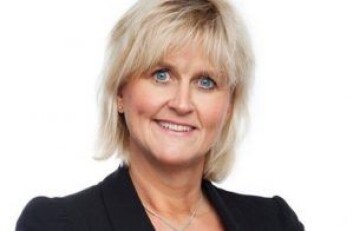 SØKEMEGLER: Anne Bruun-Olsen. SØKEMEGLER: Anne Bruun-Olsen.