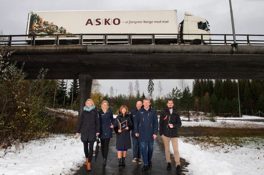 Hanne Embretsen, Helene Mork, Ann-Sire Fjerdingstad (ordfører) Anders Høstmælingen, Morten Hotvedt, Fredrik Staubo Jensen. Hanne Embretsen, Helene Mork, Ann-Sire Fjerdingstad (ordfører) Anders Høstmælingen, Morten Hotvedt, Fredrik Staubo Jensen.