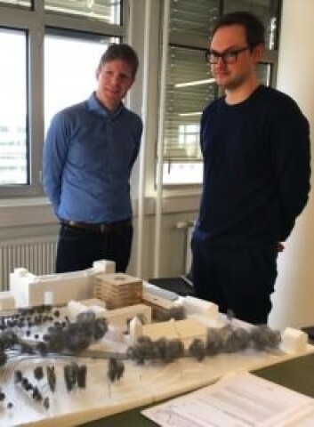 STORE PLANER: Bernt Nordby Skøien i Clemens Eiendom og Øystein Rø i Transborder Studio med modellen av nye Kirkens hus. STORE PLANER: Bernt Nordby Skøien i Clemens Eiendom og Øystein Rø i Transborder Studio med modellen av nye Kirkens hus.