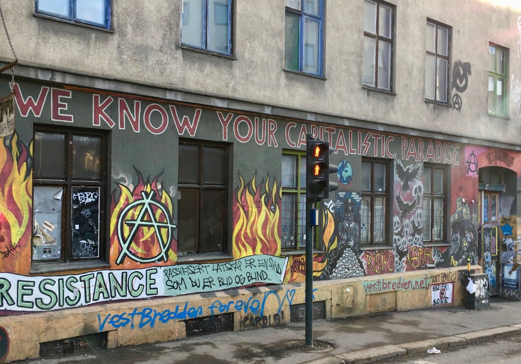 UGUNSTIG LEIEKONTRAKT: Urbanium er villig til å inngå en ugunstig leiekontrakt, gitt at selskapet får rive Hausmannsgate 42. UGUNSTIG LEIEKONTRAKT: Urbanium er villig til å inngå en ugunstig leiekontrakt, gitt at selskapet får rive Hausmannsgate 42.