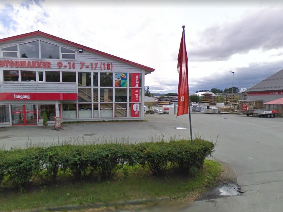 Byggmakker Verdal er blant varehusene i porteføljen som NRP Finans har kjøpt. Foto: Google Street View.