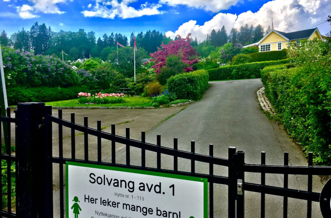 BLE KASTET UT: Den nye parselleieren banket ned hytta i Solvang kolonihager i Oslo stedet for å renovere. Da begynte bråket. BLE KASTET UT: Den nye parselleieren banket ned hytta i Solvang kolonihager i Oslo stedet for å renovere. Da begynte bråket.