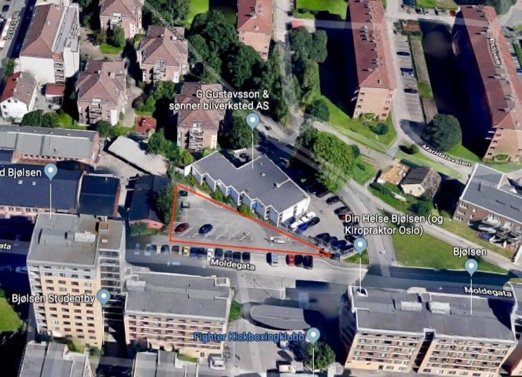 5 ETASJER: I mulighetsstudien skisseres det et volum i 5 etasjer. Foto: Google 5 ETASJER: I mulighetsstudien skisseres det et volum i 5 etasjer. Foto: Google