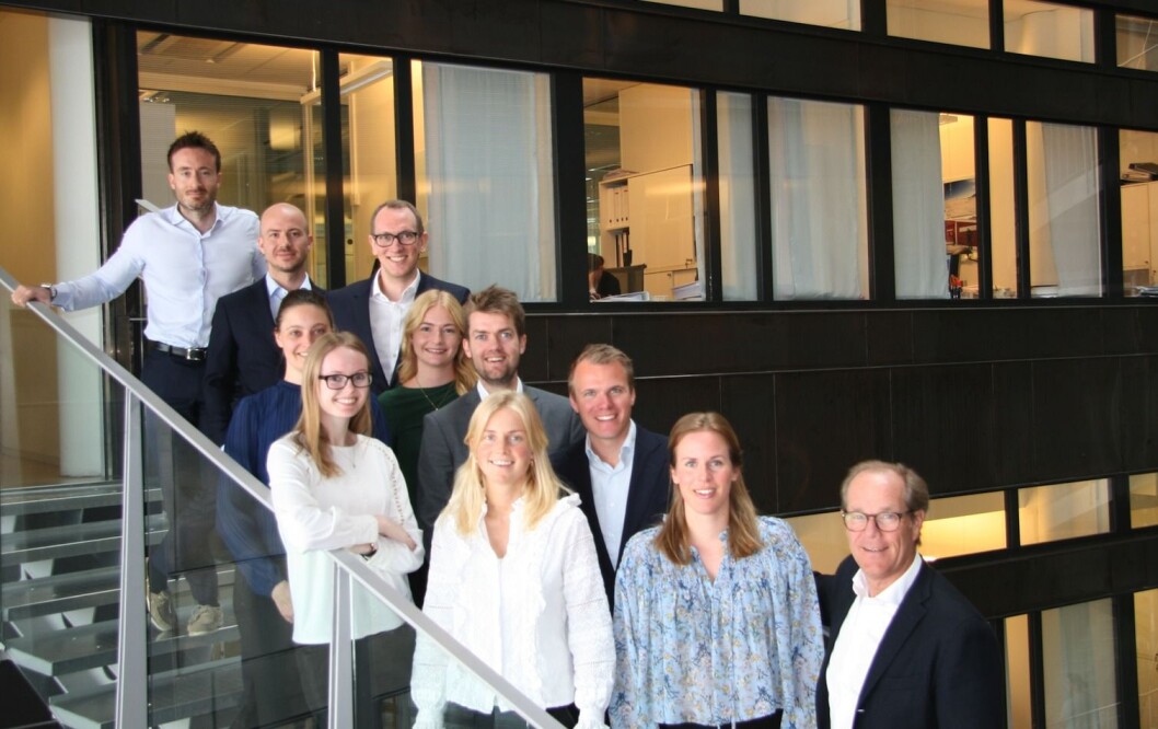 Ovenfra og ned (og fra venstre i hver rad): Christoffer Norén, Fredrik Sparre-Enger, Fredrik Høyang-Røsholdt, Heidi Holmelin, Helene Flølo, Astrid Håve Stenersen, Mikael Minge, Line E. Carlson, Sindre Larsen, Helene Hem Halum og Mikkel Vislie. Fredrik Lilleaas Ellingsen var ikke tilstede da bildet ble tatt. Ovenfra og ned (og fra venstre i hver rad): Christoffer Norén, Fredrik Sparre-Enger, Fredrik Høyang-Røsholdt, Heidi Holmelin, Helene Flølo, Astrid Håve Stenersen, Mikael Minge, Line E. Carlson, Sindre Larsen, Helene Hem Halum og Mikkel Vislie. Fredrik Lilleaas Ellingsen var ikke tilstede da bildet ble tatt.