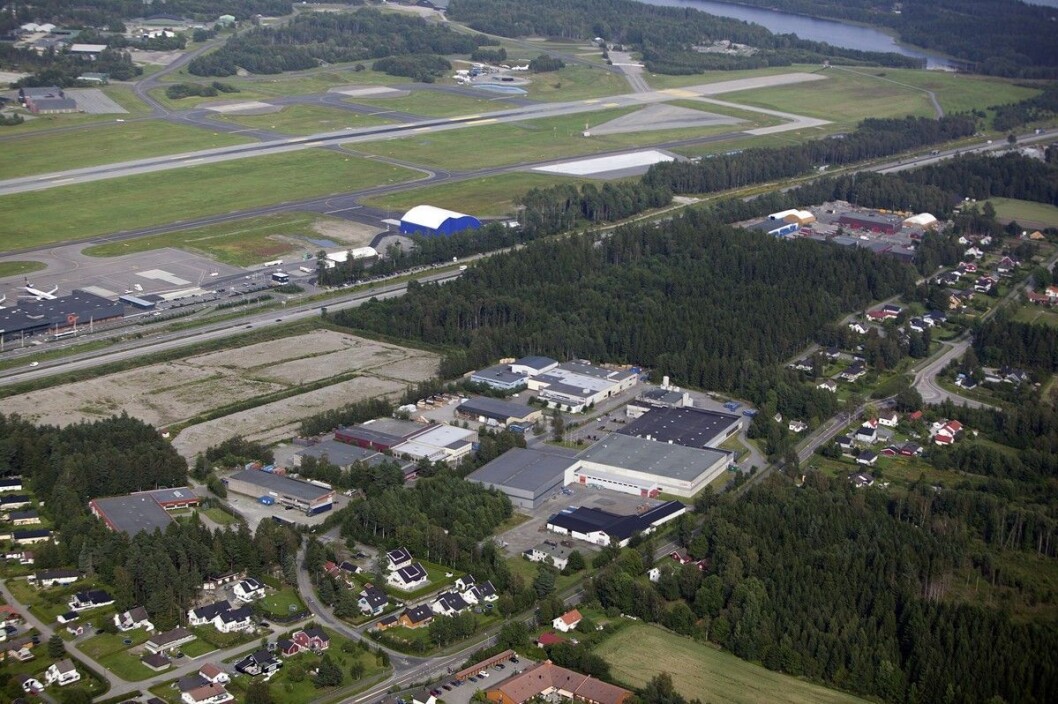 FLYPLASS: Flere aktører selger nå flyplassnære tomter - som her i Rørskogen næringsområde ved Rygge flyplass. FLYPLASS: Flere aktører selger nå flyplassnære tomter - som her i Rørskogen næringsområde ved Rygge flyplass.