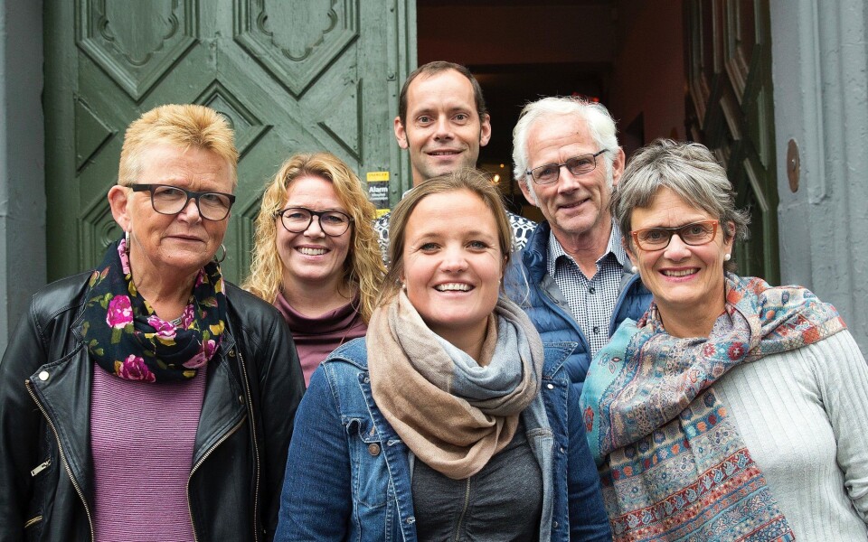 NY TJENESTE: Prosjektgruppen for Folketråkk fra Flesberg (f.v.): Anne-Line Ringhus, Kjersti Morseth Hallerud, Trond Weseth (bak), Kristine Løkamoen (foran), Gunleik Bondal og Frøydis Lislevatn. Foto: Sverre Chr. Jarild