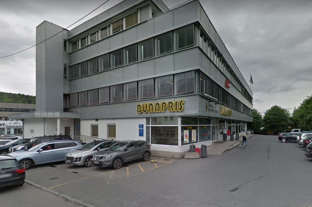 KONTOR- OG HANDELSEIENDOM: Eiendommen har nå fått inn en Coop Extra-butikk i første etasje. Foto: Google Street View. KONTOR- OG HANDELSEIENDOM: Eiendommen har nå fått inn en Coop Extra-butikk i første etasje. Foto: Google Street View.