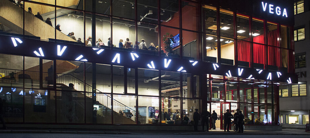 VINNEREN: Juryen mener Vega Scene har gitt byen et åpent og pulserende kultursenter og et fargerikt, vakkert, men ujålete bygg. Foto: Åse Holte. VINNEREN: Juryen mener Vega Scene har gitt byen et åpent og pulserende kultursenter og et fargerikt, vakkert, men ujålete bygg. Foto: Åse Holte.