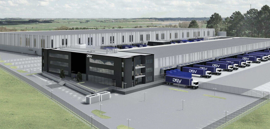 STORT: DSV-anlegget i Vestby blir 55.700 kvadratmeter stort og skal stå ferdig neste juli. Ill.: Logistic Contractor STORT: DSV-anlegget i Vestby blir 55.700 kvadratmeter stort og skal stå ferdig neste juli. Ill.: Logistic Contractor