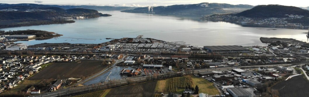 FJORDBY: I dag et nærmest utilgjengelig industriområde, om noen år en ny fjordby med lang strandlinje. Foto: Eidos FJORDBY: I dag et nærmest utilgjengelig industriområde, om noen år en ny fjordby med lang strandlinje. Foto: Eidos