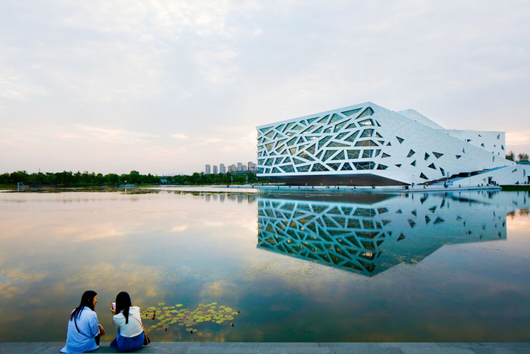 INTERNASJONAL: Arkitektfirmaet Henning Larsen har hele verden som lekeplass. Her operaen i Hangzhou Yuhang. Foto: Philippe Ruault INTERNASJONAL: Arkitektfirmaet Henning Larsen har hele verden som lekeplass. Her operaen i Hangzhou Yuhang. Foto: Philippe Ruault
