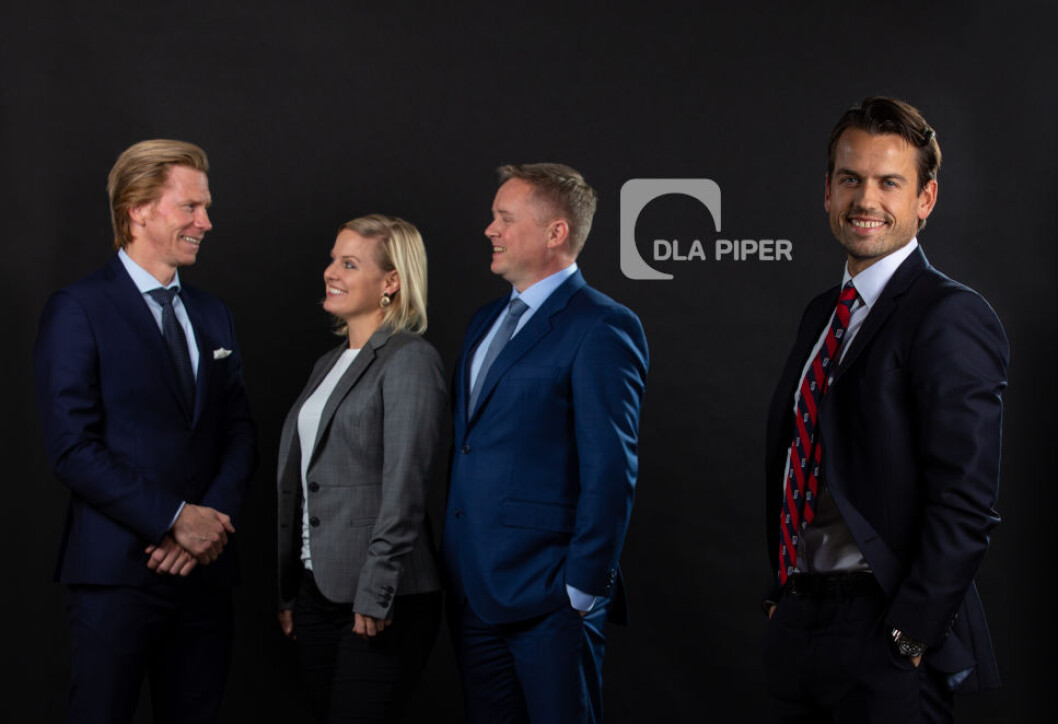 REDEGJØR FOR OVERDRAGELSE AV LEIEAVTALEN: F.v. Sveinung Mjaugedal (partner, corporate), Gro Hauge (senioradvokat, eiendom), Thomas Håkonsen (partner, eiendom) og Christoffer Sortland (senioradvokat, eiendom) – alle DLA Piper. REDEGJØR FOR OVERDRAGELSE AV LEIEAVTALEN: F.v. Sveinung Mjaugedal (partner, corporate), Gro Hauge (senioradvokat, eiendom), Thomas Håkonsen (partner, eiendom) og Christoffer Sortland (senioradvokat, eiendom) – alle DLA Piper.