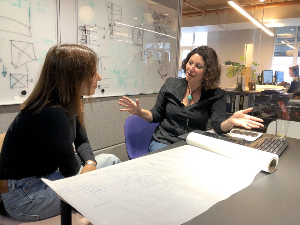 FREMTDIEN: Angie Mendez fra A-lab og Joana fra Comte Bureau er en av flere fagfolk som ser fremover. Foto: A-lab FREMTDIEN: Angie Mendez fra A-lab og Joana fra Comte Bureau er en av flere fagfolk som ser fremover. Foto: A-lab