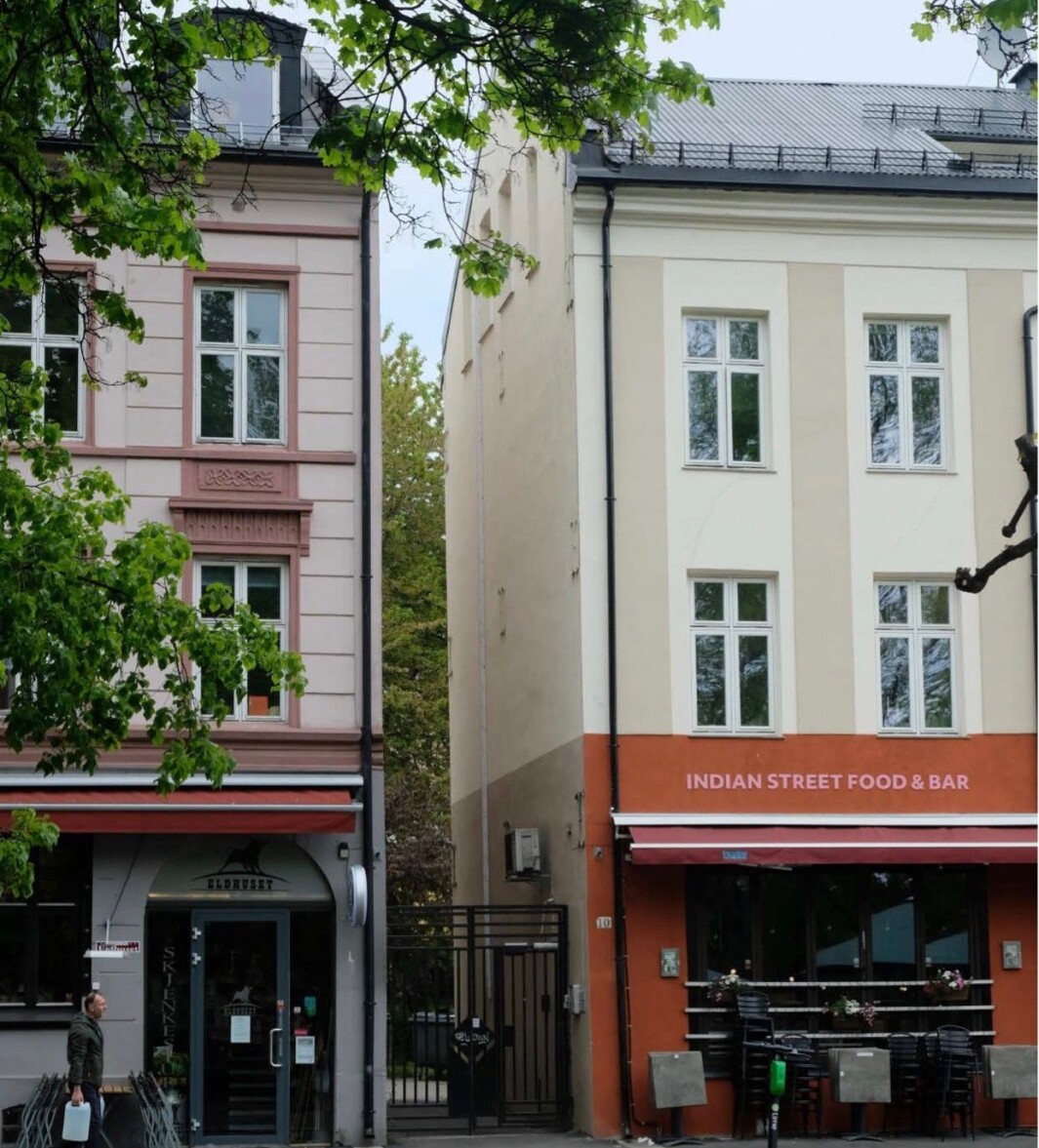 KLASSISK: Den lille tomten ligger mellom de to klassiske murgårdene Olaf Ryes plass 9 og 10. KLASSISK: Den lille tomten ligger mellom de to klassiske murgårdene Olaf Ryes plass 9 og 10.