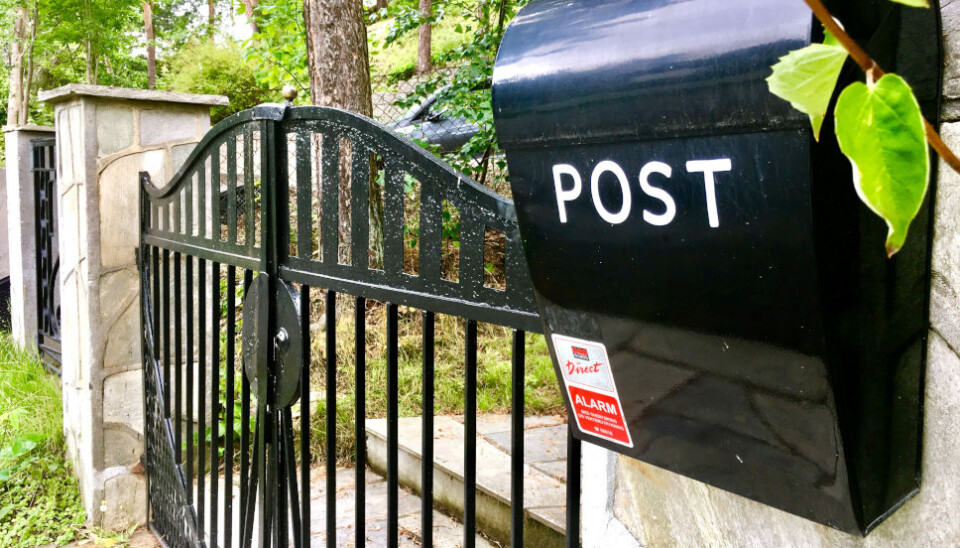 POSTKASSE-KRØLL: Huseieren i Bærum fikk brev etter brev med varsel om dagsbøter fra byggesaksavdelingen i sin digitale postkasse. Siden mannen kun forholdt seg til sin ordinære postkasse, kom bøtene etter hvert opp i svimlende beløp.
(Ill. foto) POSTKASSE-KRØLL: Huseieren i Bærum fikk brev etter brev med varsel om dagsbøter fra byggesaksavdelingen i sin digitale postkasse. Siden mannen kun forholdt seg til sin ordinære postkasse, kom bøtene etter hvert opp i svimlende beløp.
(Ill. foto)