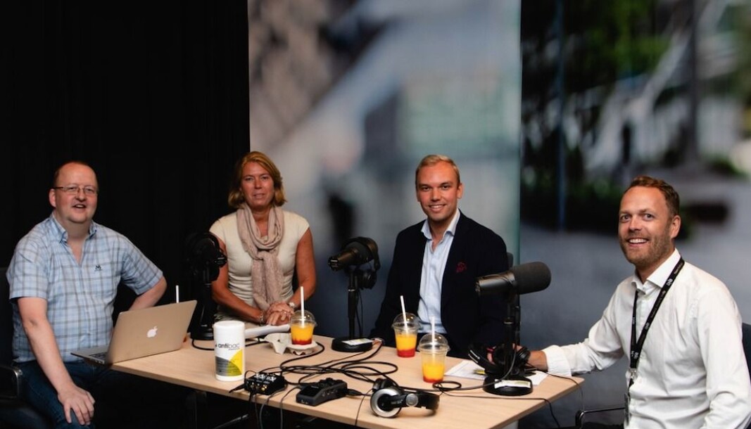 Oslo S Utviklings adm. direktør Synnøve Lyssand Sandberg (midten til venstre) og prosjektmegler i DNB, Julian Hahn (midten til høyre) er gjester i den seneste utgaven av podcasten Oppdrag Eiendom. Oslo S Utviklings adm. direktør Synnøve Lyssand Sandberg (midten til venstre) og prosjektmegler i DNB, Julian Hahn (midten til høyre) er gjester i den seneste utgaven av podcasten Oppdrag Eiendom.