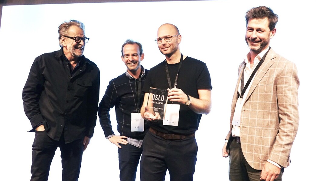 PRISVINNERE: Fra venstre; Harald Møller, Andreas Jul Røsjø (adm.dir. Møller Eiendom), Jakob Krupka (direktør utvikling) og Pål Bøe (markedsdirektør). PRISVINNERE: Fra venstre; Harald Møller, Andreas Jul Røsjø (adm.dir. Møller Eiendom), Jakob Krupka (direktør utvikling) og Pål Bøe (markedsdirektør).