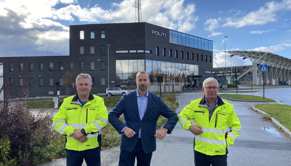 FORNØYD: Dag Stenersen, avdelingsleder, Betonmast Innlandet (venstre), Stig Ø. Kvarsnes, prosjektleder, Conceptor Bolig AS og Nils Raymond Laeskogen, daglig leder, Betonmast Innlandet (til høyre).