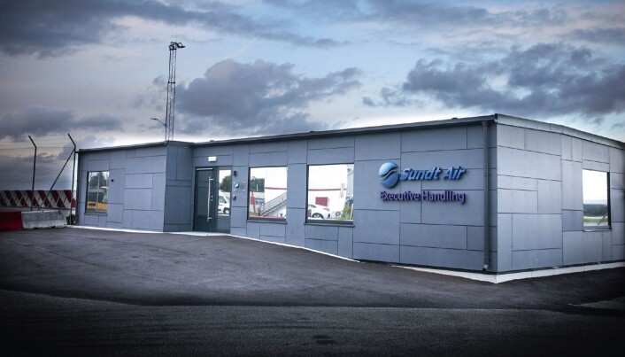 Ventelounge for Sundt Air og Avinor: Bygget består av både ventesoner, kontorfasiliteter og kjøkken for gjester og ansatte. Ventelounge for Sundt Air og Avinor: Bygget består av både ventesoner, kontorfasiliteter og kjøkken for gjester og ansatte.