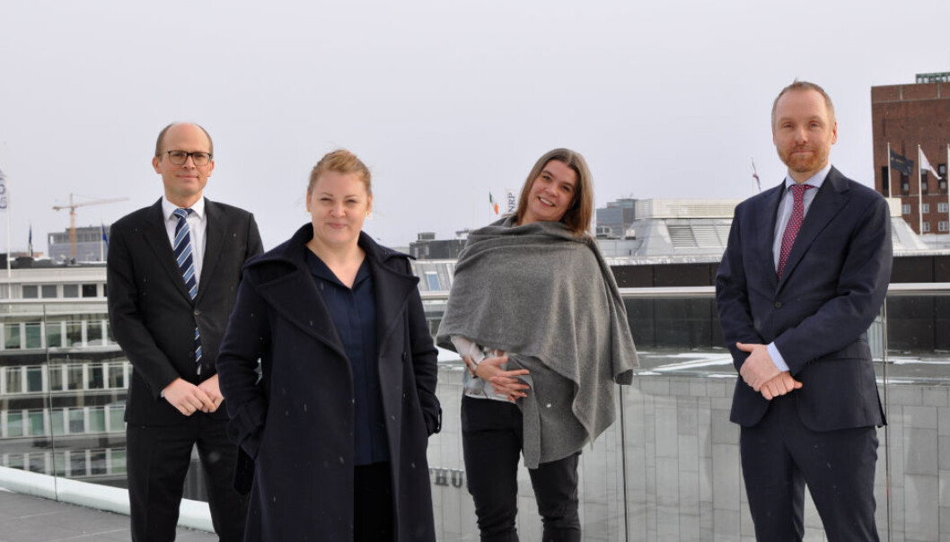 NY PÅ TOPPEN: Silje Sund (nr. to fra venstre) er ny leder av Schjødts eiendomsgruppe, her flankert av f.v. Ditlef Thaulow, Camilla K Lunne og Martin Støren i advokatfirmaet. NY PÅ TOPPEN: Silje Sund (nr. to fra venstre) er ny leder av Schjødts eiendomsgruppe, her flankert av f.v. Ditlef Thaulow, Camilla K Lunne og Martin Støren i advokatfirmaet.