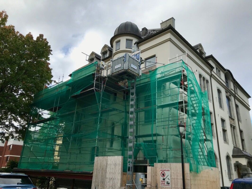 ORIGINALTEGNINGER: Arkitektselskapets forslag er å flytte balkongen, samt tilliggende vindusåpning i vegg, fra plasseringen i øst til syd i tråd med originaltegningene. ORIGINALTEGNINGER: Arkitektselskapets forslag er å flytte balkongen, samt tilliggende vindusåpning i vegg, fra plasseringen i øst til syd i tråd med originaltegningene.