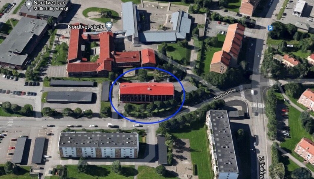 SPESIALBYGG: Eierne planlegger ikke gjenbruk av eksisterende bygg, ettersom det er spesialbygget til telesentral og ikke er egnet for transformasjon til bolig. SPESIALBYGG: Eierne planlegger ikke gjenbruk av eksisterende bygg, ettersom det er spesialbygget til telesentral og ikke er egnet for transformasjon til bolig.
