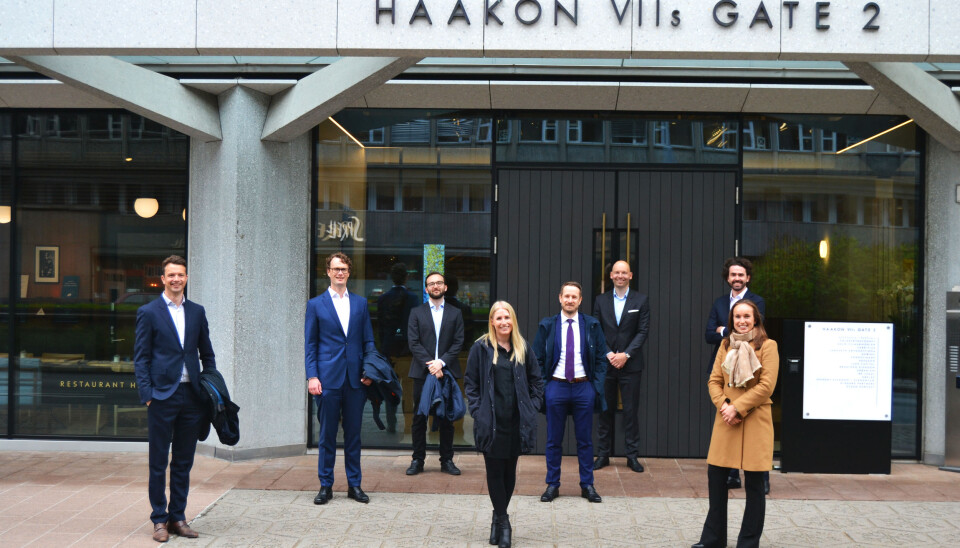 SAMARBEIDER: Fra venstre: Eirik Riddervold (Selmer), Eilif S. Koch (Arntzen de Besche), John Terje Larsen (Grette), Silje Hangaard (Simonsen Vogt Wiig), Andreas Mello-Kildal (DLA Piper), Øyvind Johan Dahl (Newsec), Frede Fardal (Newsec Maps) og Anna Malene Wickmann (Wiersholm).