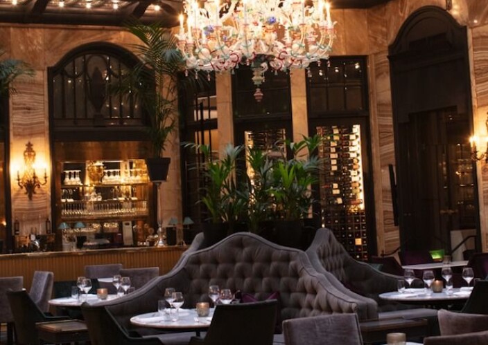 Grand Café har vært en kulturinstitusjon som har vært stamsted for gjester som m Henrik Ibsen, Edvard Munch, Roald Amundsen, Knut Hamsun, Gustav Vigeland og Fridtjof Nansen. Grand Café har vært en kulturinstitusjon som har vært stamsted for gjester som m Henrik Ibsen, Edvard Munch, Roald Amundsen, Knut Hamsun, Gustav Vigeland og Fridtjof Nansen.