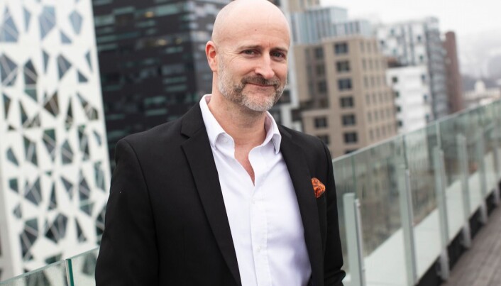 TAR TID: Hotelldirektør Robert Holan på Clarion Hotel Oslo i Bjørvika tror det vil ta litt tid før vi ser en normal sommer med både norske og utenlandske turister. TAR TID: Hotelldirektør Robert Holan på Clarion Hotel Oslo i Bjørvika tror det vil ta litt tid før vi ser en normal sommer med både norske og utenlandske turister.