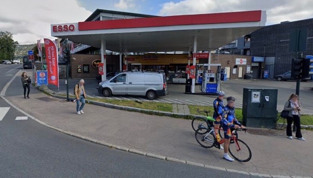 NÆRT T-BANEN: ESSO-tomten ligger ca. 75 meter fra T-banestasjonen. NÆRT T-BANEN: ESSO-tomten ligger ca. 75 meter fra T-banestasjonen.