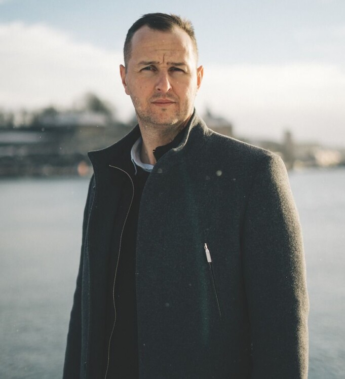 ERFARING: Skramstad har aldri vært redd for å bli møkkete på hendene. Hans erfaringer er at folk åpner mer opp når de ser at du kan være som dem. ERFARING: Skramstad har aldri vært redd for å bli møkkete på hendene. Hans erfaringer er at folk åpner mer opp når de ser at du kan være som dem.