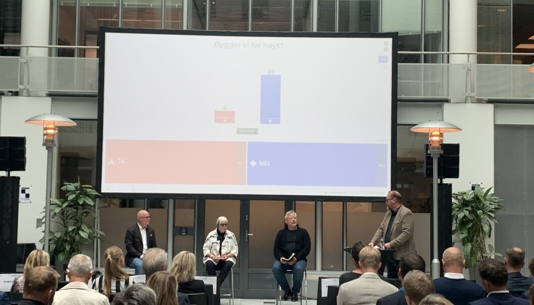 HØYT ELLER LAVT? Debatt på Oslo Urban Week. HØYT ELLER LAVT? Debatt på Oslo Urban Week.