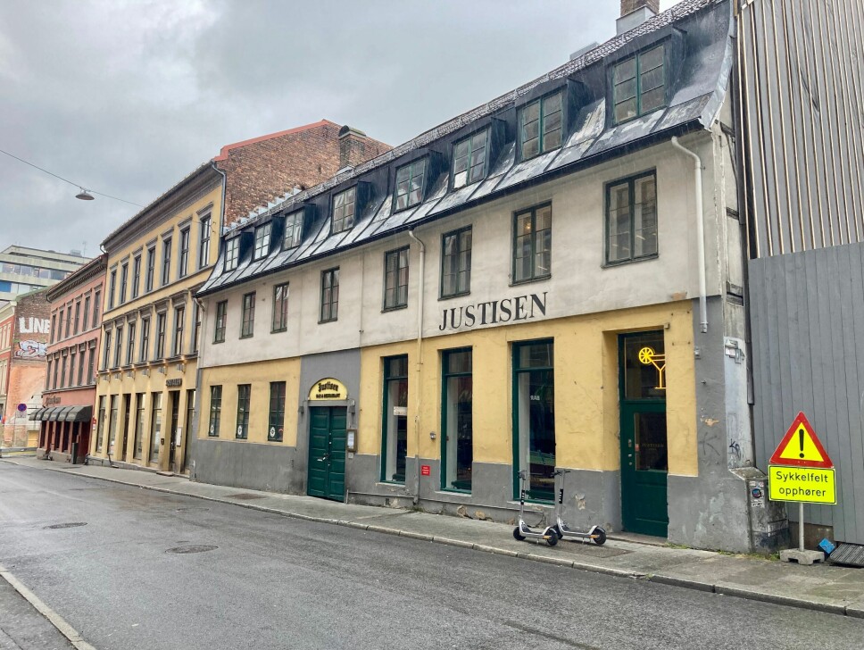 HISTORISK SUS: Statsbygg er nå i forhandlinger om å kjøpe Møllergata 15, som huser den historiske baren Justisen.