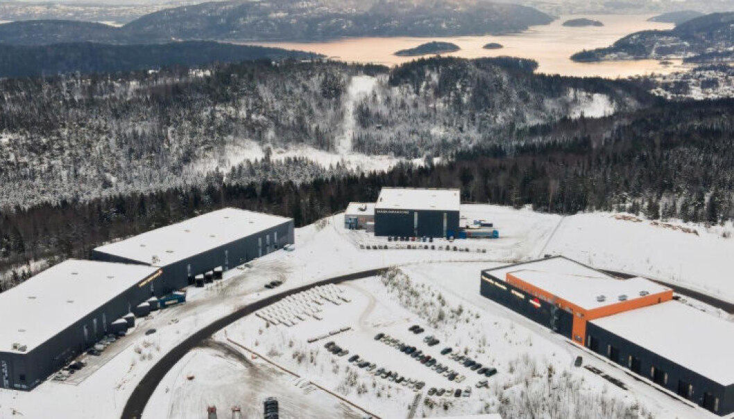 ASKER: Disse kombibyggene, beliggende i Røyken Næringspark, bytter nå eier fra Ticon Eiendom til et Carnegie-syndikat. ASKER: Disse kombibyggene, beliggende i Røyken Næringspark, bytter nå eier fra Ticon Eiendom til et Carnegie-syndikat.
