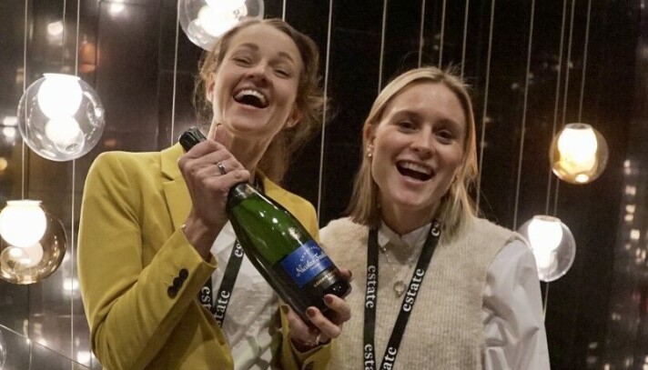 VANT PRIS: Carrot stakk av med seieren i uoffisiell NM i pitch. Tine Holm (tv) og Hilde Kristin Njøten. VANT PRIS: Carrot stakk av med seieren i uoffisiell NM i pitch. Tine Holm (tv) og Hilde Kristin Njøten.