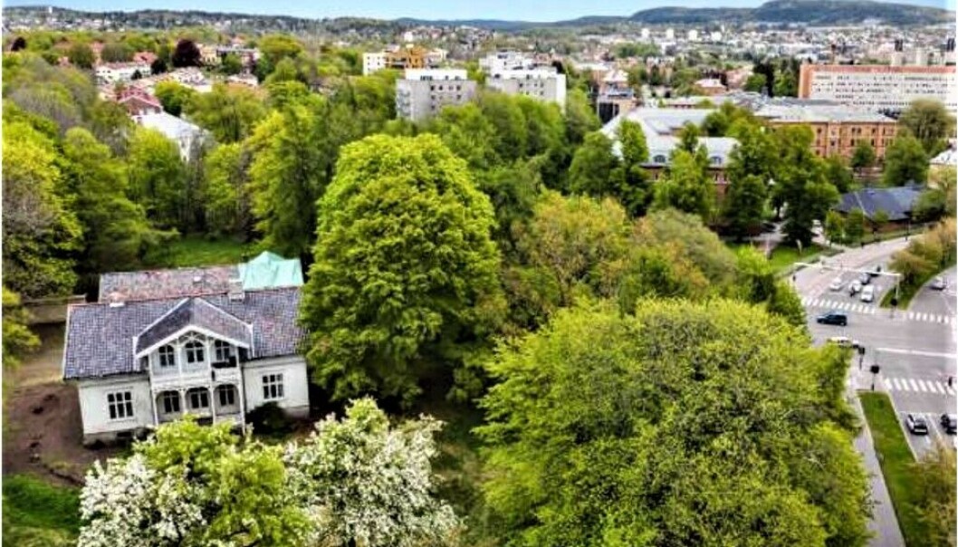 VERDITAP: Ullevålsveien 116 ble solgt for 35 millioner kroner, men ville oppnådd langt høyere salgssum om den ikke var regulert til parkformål. Selgerne mener Oslo kommune må betale for verditapet som de er påført. VERDITAP: Ullevålsveien 116 ble solgt for 35 millioner kroner, men ville oppnådd langt høyere salgssum om den ikke var regulert til parkformål. Selgerne mener Oslo kommune må betale for verditapet som de er påført.