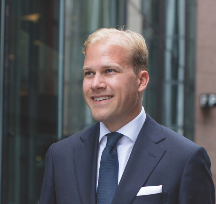 DISKUTERER: Robin H. Karslen prater hver dag med sin tvillingbror, som driver med finans i Myanmar og Shanghai. DISKUTERER: Robin H. Karslen prater hver dag med sin tvillingbror, som driver med finans i Myanmar og Shanghai.