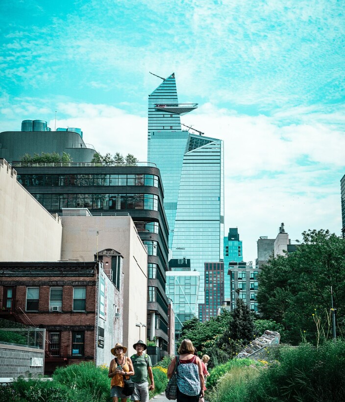 HISTORIE: For Rossow er The High Line Park i New York blant et av verdens vakreste byggverk, ettersom det har så mye mer med seg. Både hvordan parken bygger på historie, transformasjon inkludering, og mangfoldiggjøring. Foto: Alex Simpson/Unsplash HISTORIE: For Rossow er The High Line Park i New York blant et av verdens vakreste byggverk, ettersom det har så mye mer med seg. Både hvordan parken bygger på historie, transformasjon inkludering, og mangfoldiggjøring. Foto: Alex Simpson/Unsplash