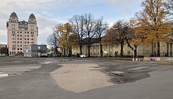IDAG: En av byens mest attraktive tomter brukes i dag til parkering. IDAG: En av byens mest attraktive tomter brukes i dag til parkering.