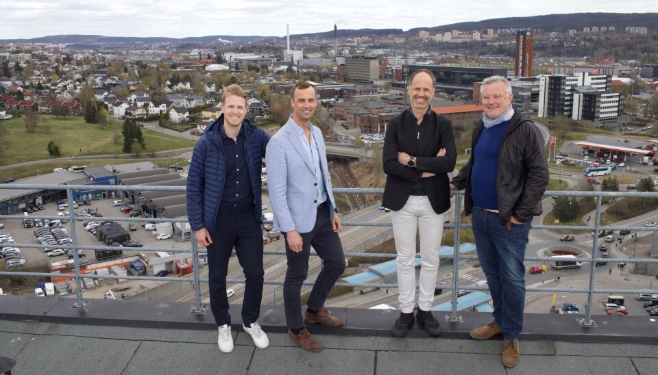 VIKTIG MED SAMARBEID: Peter Kalsaas Fossum (prosjektleder og eiendomsutvikler i Steen & Strøm), Pål Schwartz Samuelsen (prosjektleder Økern Sentrum, Thomas Holth (utviklingsdirektør Steen & Strøm) og Sverre Landmark (rådgiver Probiz) på taket av høyblokka på Økern. VIKTIG MED SAMARBEID: Peter Kalsaas Fossum (prosjektleder og eiendomsutvikler i Steen & Strøm), Pål Schwartz Samuelsen (prosjektleder Økern Sentrum, Thomas Holth (utviklingsdirektør Steen & Strøm) og Sverre Landmark (rådgiver Probiz) på taket av høyblokka på Økern.