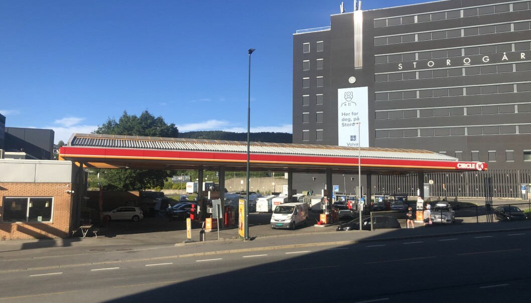 UTVIKLES: Det blir stadig færre bensinstasjoner i Norge. Denne, i Vitaminveien 1B på Storo i Oslo, ble kjøpt av Ferd Eiendom i 2020 og skal erstattes av et stort kontorbygg. .